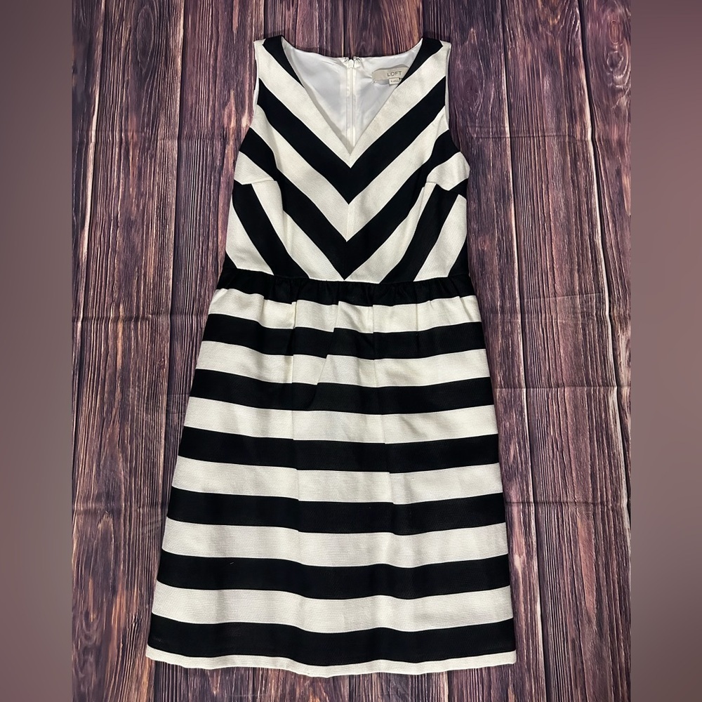LOFT Black and White Dress - Picture 3 of 7